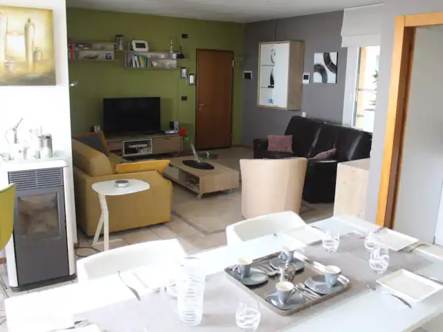 Location de Vacances Italie, Lac de Garde, Riva del Garda, appartement - Penthouse all'alba Salon spacieux avec canapé convertible en couchage.