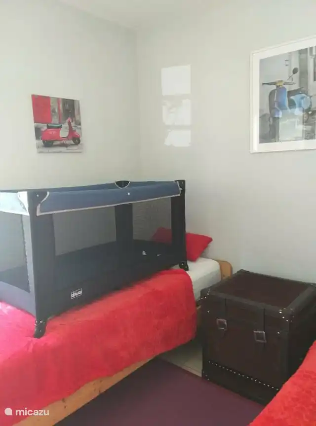 Cuna para niño/bebé disponible