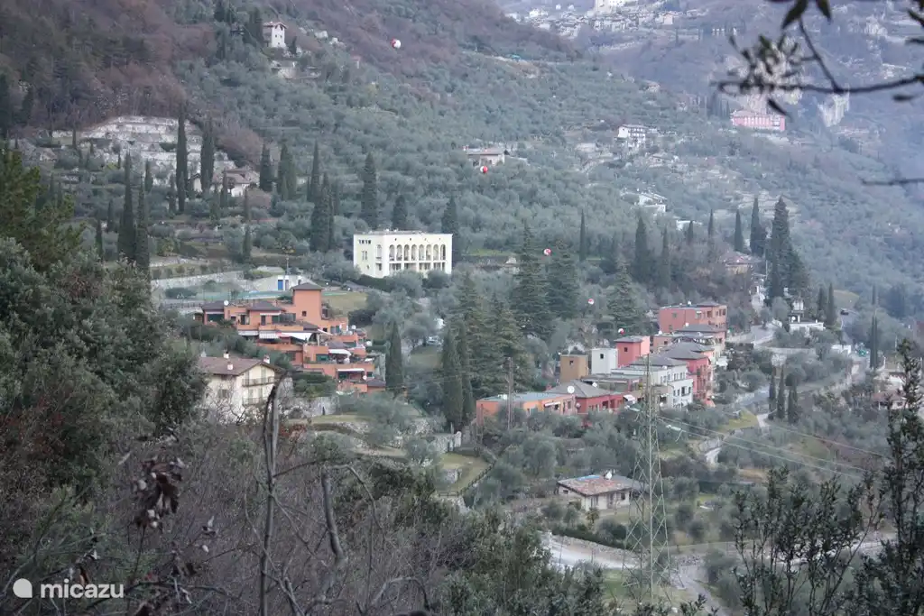 vista de toda la residencia desde la pasarela hasta el baluarte.