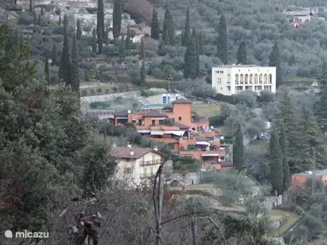Location de Vacances Italie, Lac de Garde, Riva del Garda, appartement - Penthouse all'alba vue d'ensemble de la résidence depuis le chemin de ronde jusqu'au bastion.