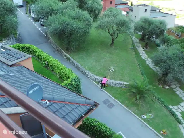 Location de Vacances Italie, Lac de Garde, Riva del Garda, appartement - Penthouse all'alba Jardin arboré d'oliviers dans la résidence