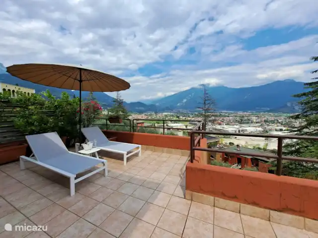 Location de Vacances Italie, Lac de Garde, Riva del Garda, appartement - Penthouse all'alba Transats avec vue sur Arco