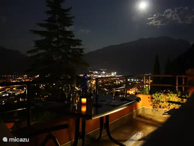 Location de Vacances Italie, Lac de Garde, Riva del Garda, appartement - Penthouse all'alba Riva de nuit, belle vue après le coucher du soleil