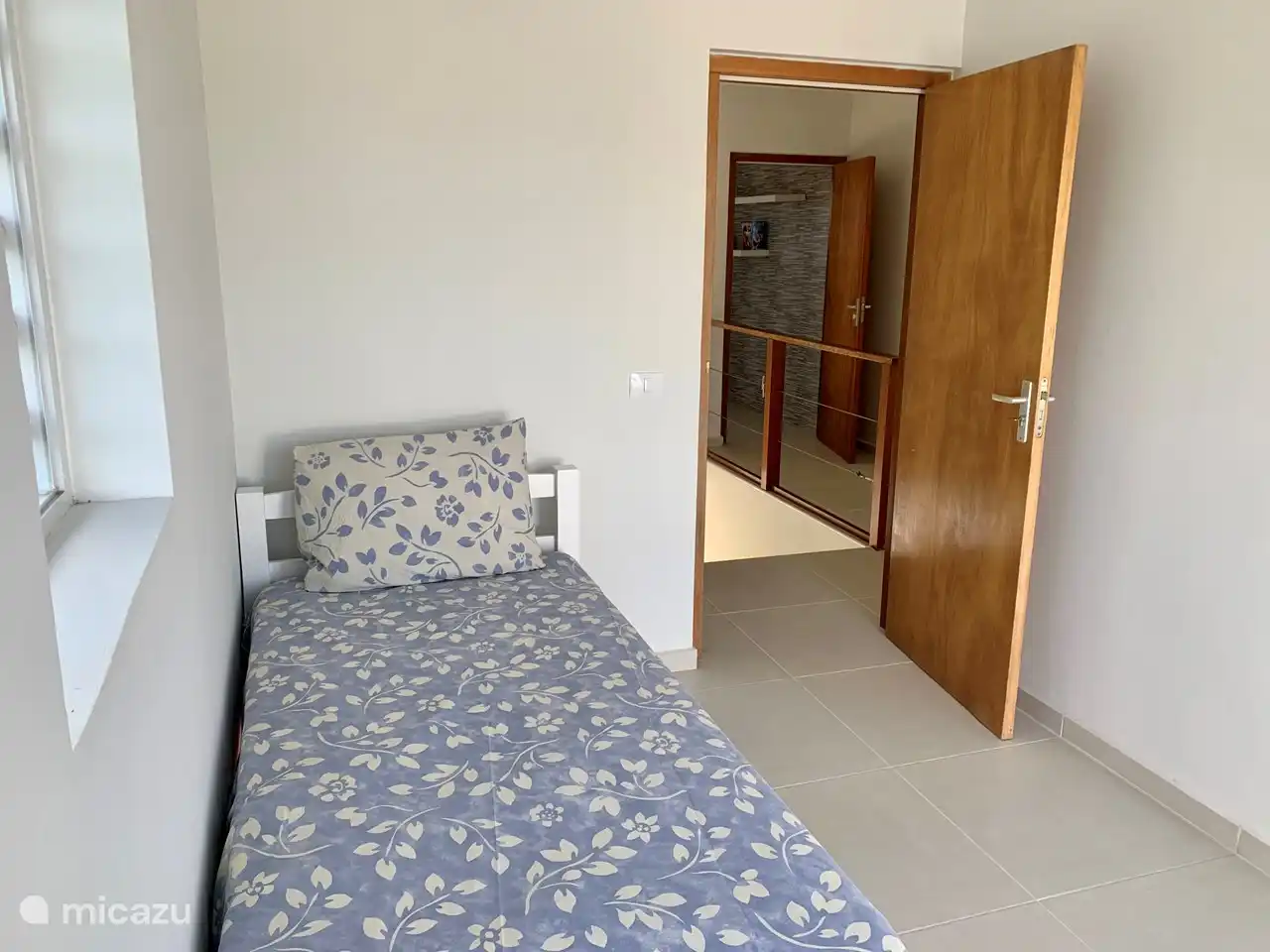 Slaapkamer 4 met airco en een eenpersoonsbed 