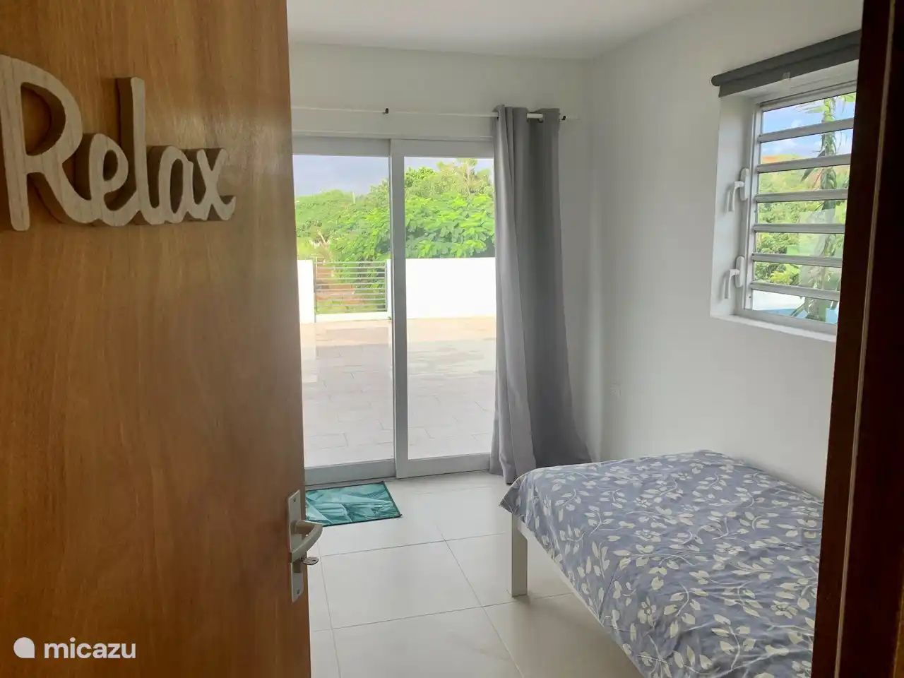 Slaapkamer 4 met airco, een eenpersoonsbed en een geweldig mooi uitzicht!