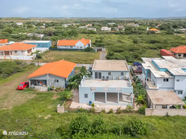 Villa Camillia Residence huren in Curaçao, Banda Ariba (oost), Kwartje - villa Door de omheining en begroeiing is er volledige privacy.