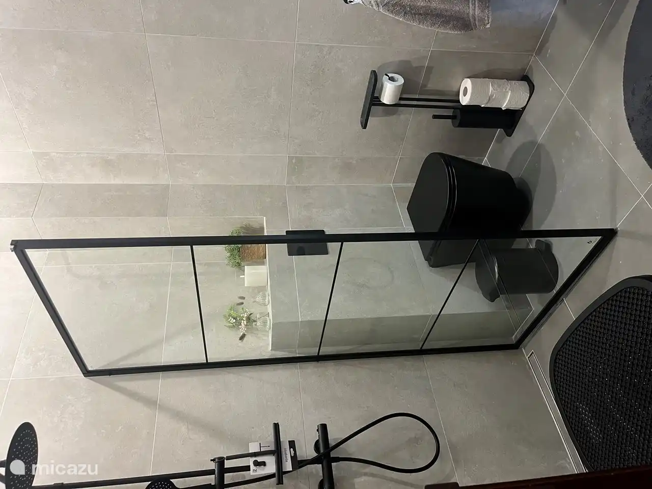 Mooie nieuwe verbouwde badkamer. 