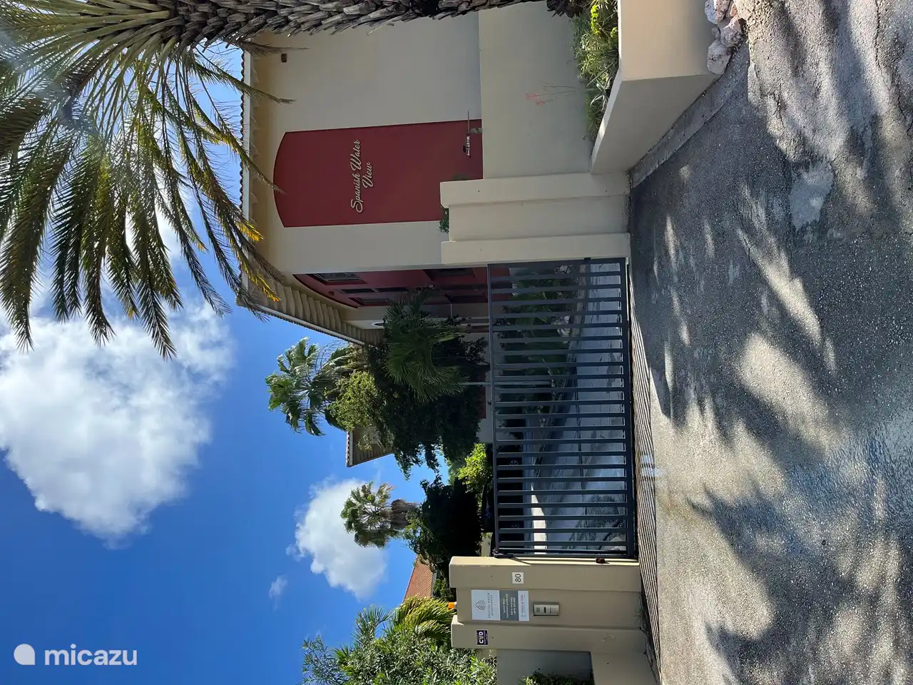 Dit is de ingang van het mooie resort
