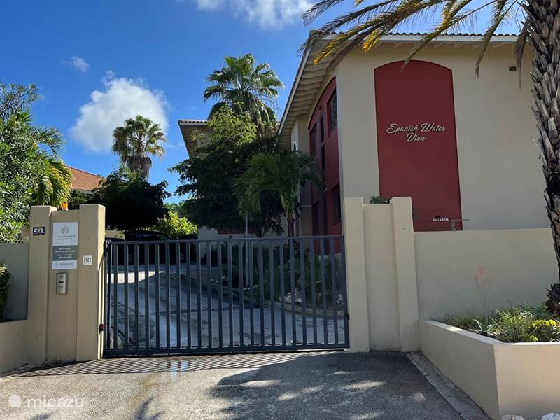 Holiday home in Curaçao, Banda Ariba (East), Brakkeput Abou Apartment Spanish water view Sun Flower Garden