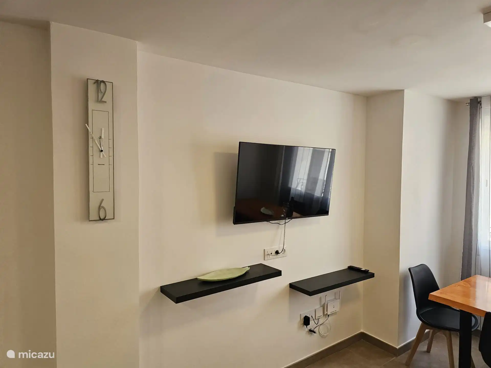 Sala de estar con tv