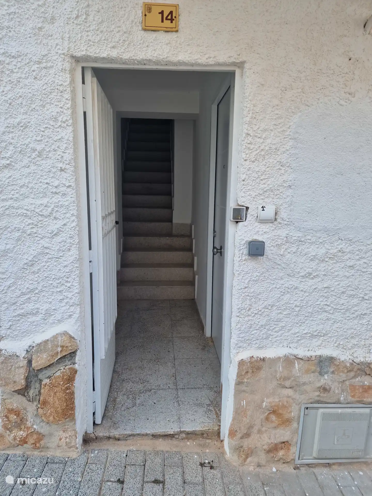 Dentrada principal al apartamento 