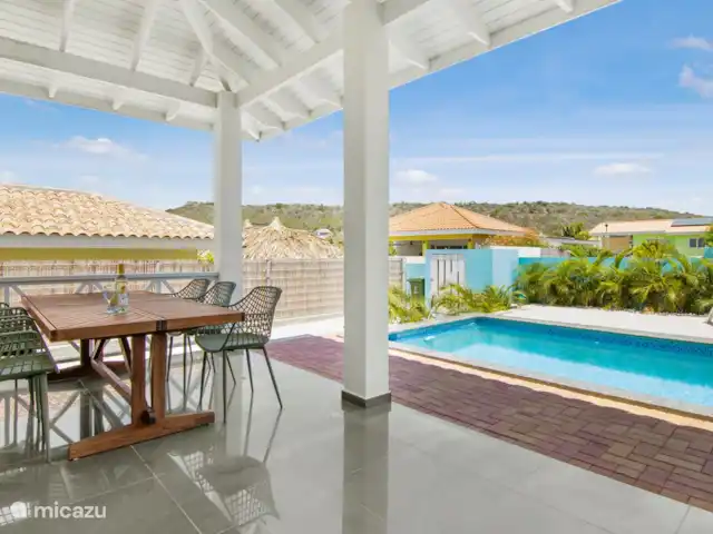 Villa Celebra Bida*Beveiligd Resort* huren in Curaçao, Banda Abou (west), Fontein - villa Prachtig ruime porche met zicht op het zwembad