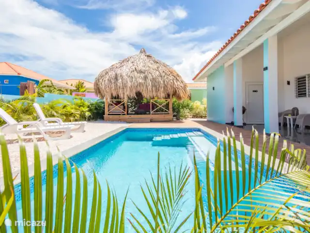 Villa Celebra Bida*Beveiligd Resort* huren in Curaçao, Banda Abou (west), Fontein - villa overview vanaf het lange ruime privezwembad