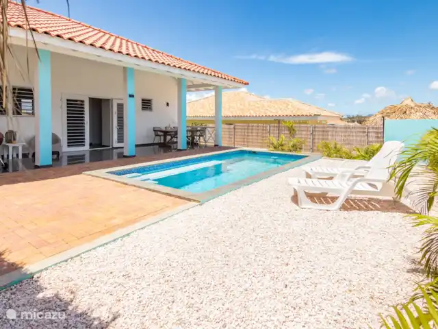 Villa Celebra Bida*Beveiligd Resort* huren in Curaçao, Banda Abou (west), Fontein - villa View vanaf de palapa in de ruim opgezette tuin!