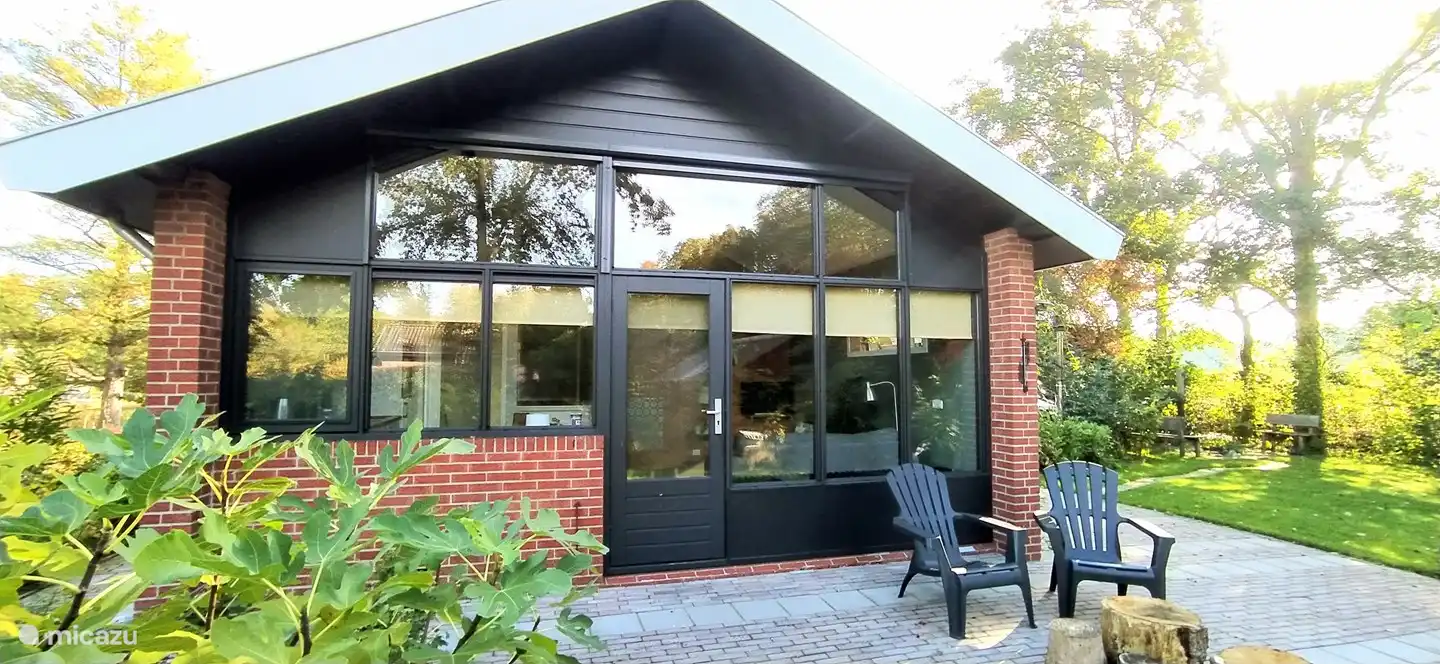 Sie können den 700 m2 großen Garten im Handumdrehen betreten