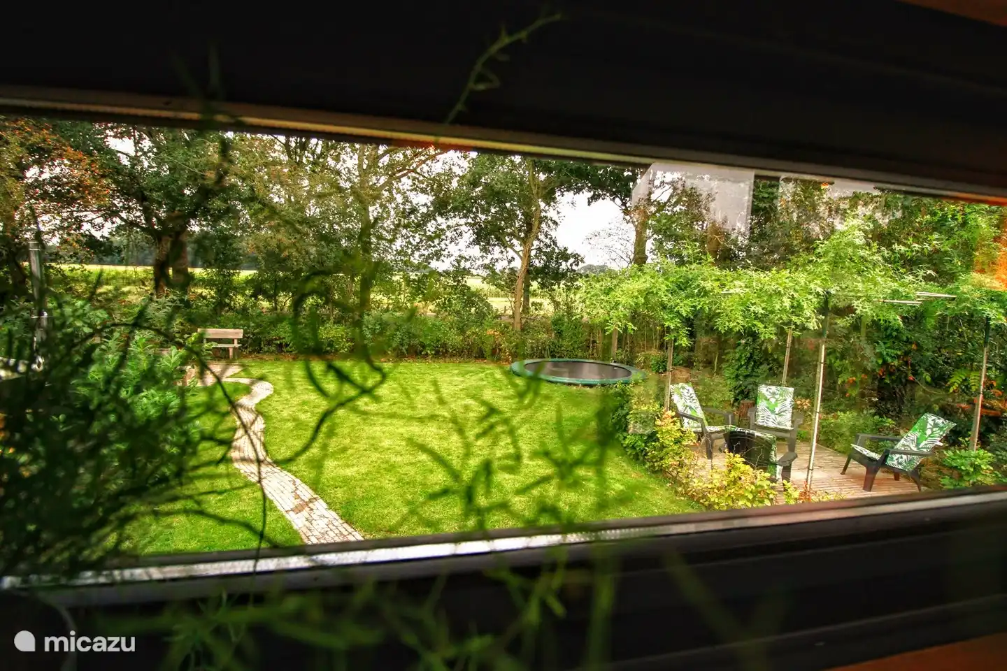 Werfen Sie einen Blick auf die Landschaft vom Wohnzimmer aus.