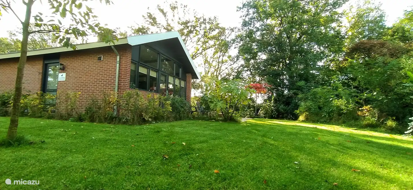 700 m2 Garten. Vor, seitlich und hinter dem Haus. Ein grünes Paradies