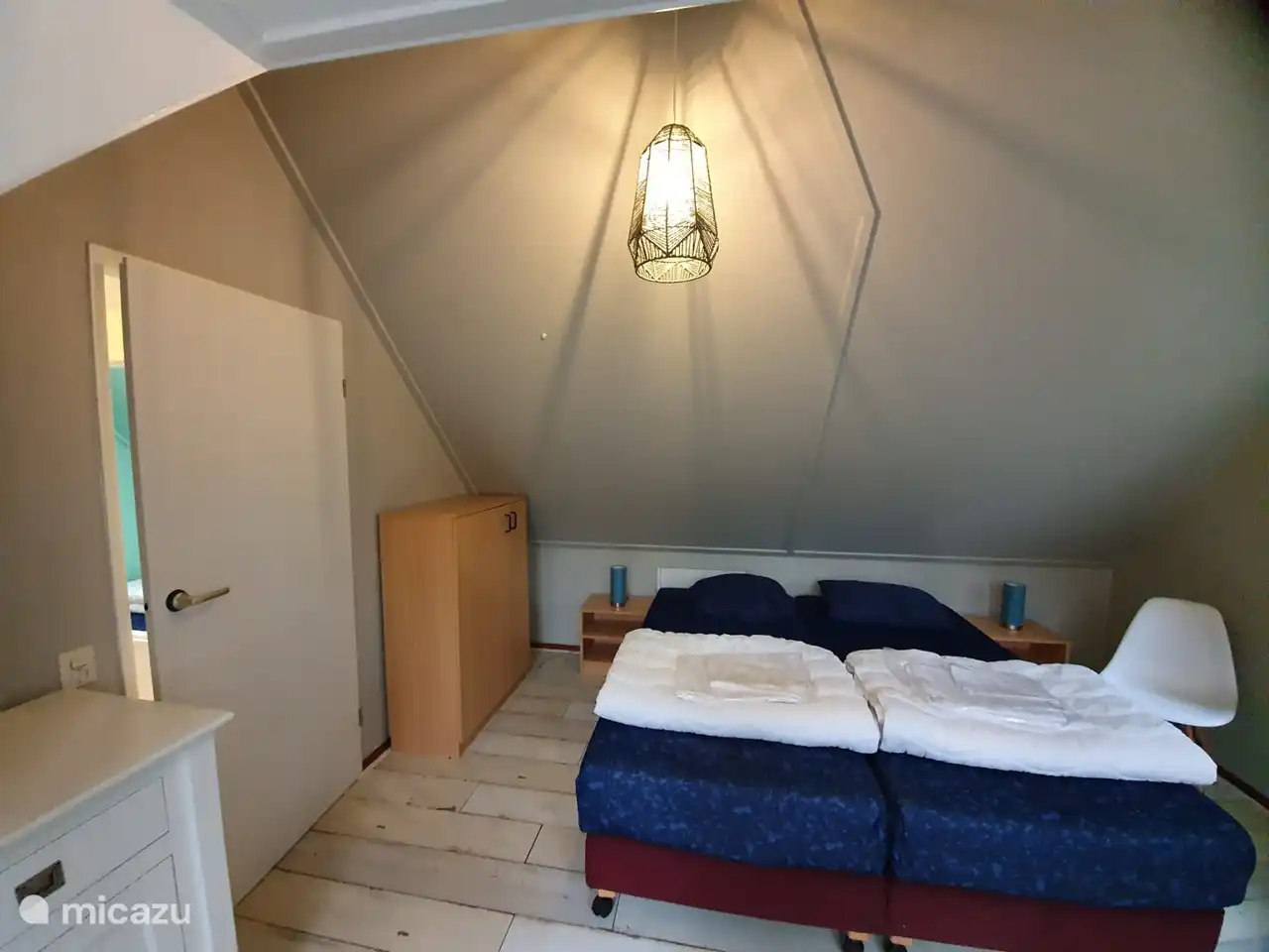 De hele bovenverdieping is opnieuw sfeervol geverfd