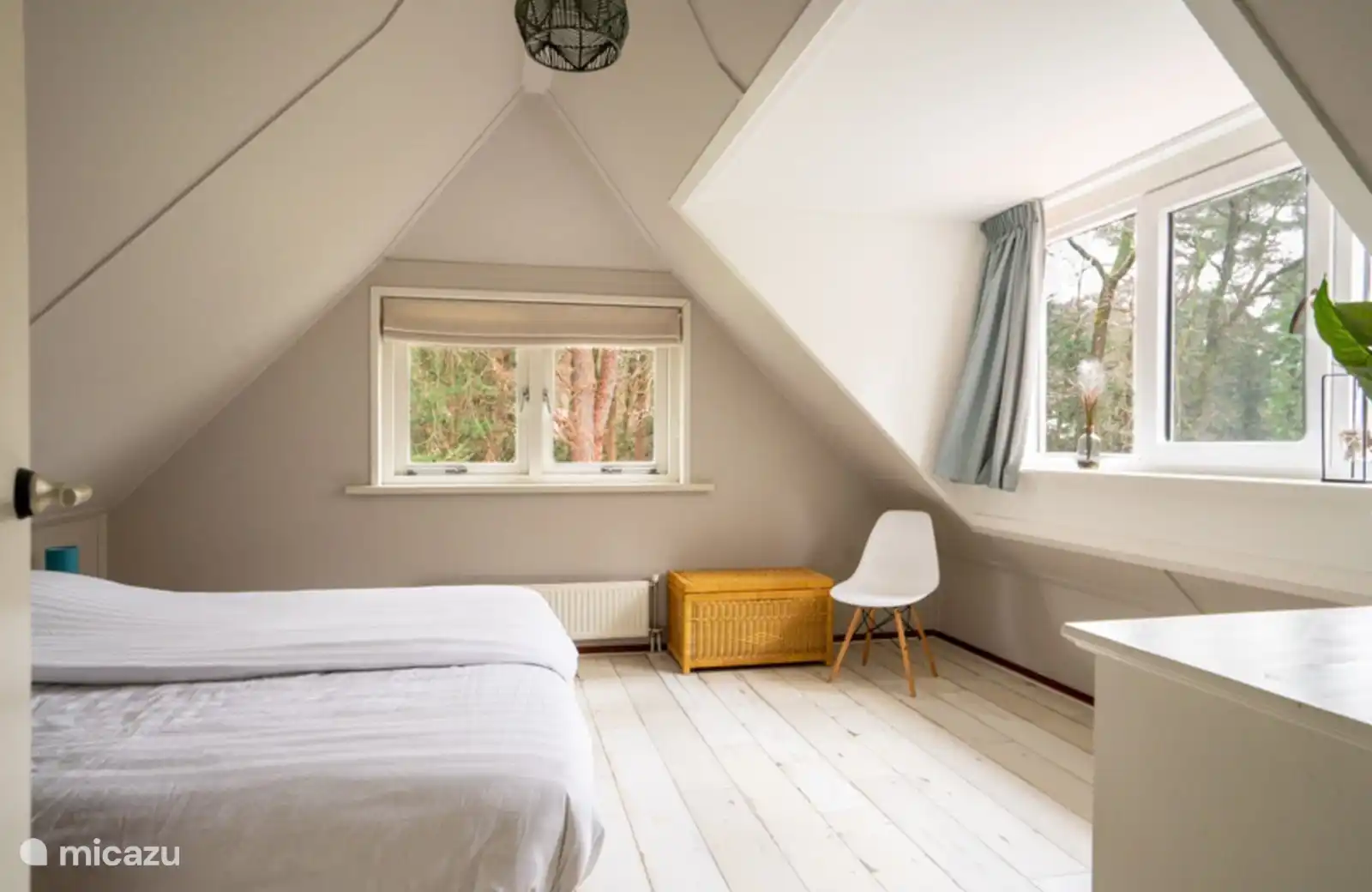 Unieke ruime slaapkamer door uitbouw en dakkapel! 
