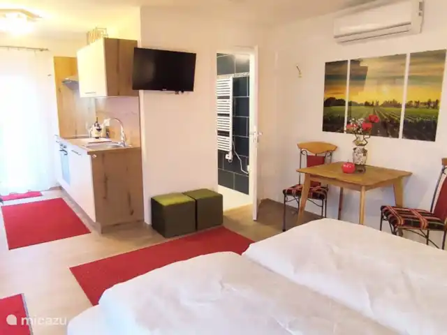 Location de Vacances Hongrie, Gyor-Moson-Sopron, Fertőrákos, tiny house - Petite maison supérieure avec cuisine salle à manger