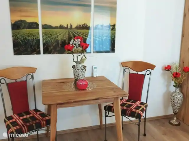 Location de Vacances Hongrie, Gyor-Moson-Sopron, Fertőrákos, tiny house - Petite maison supérieure avec cuisine table à manger