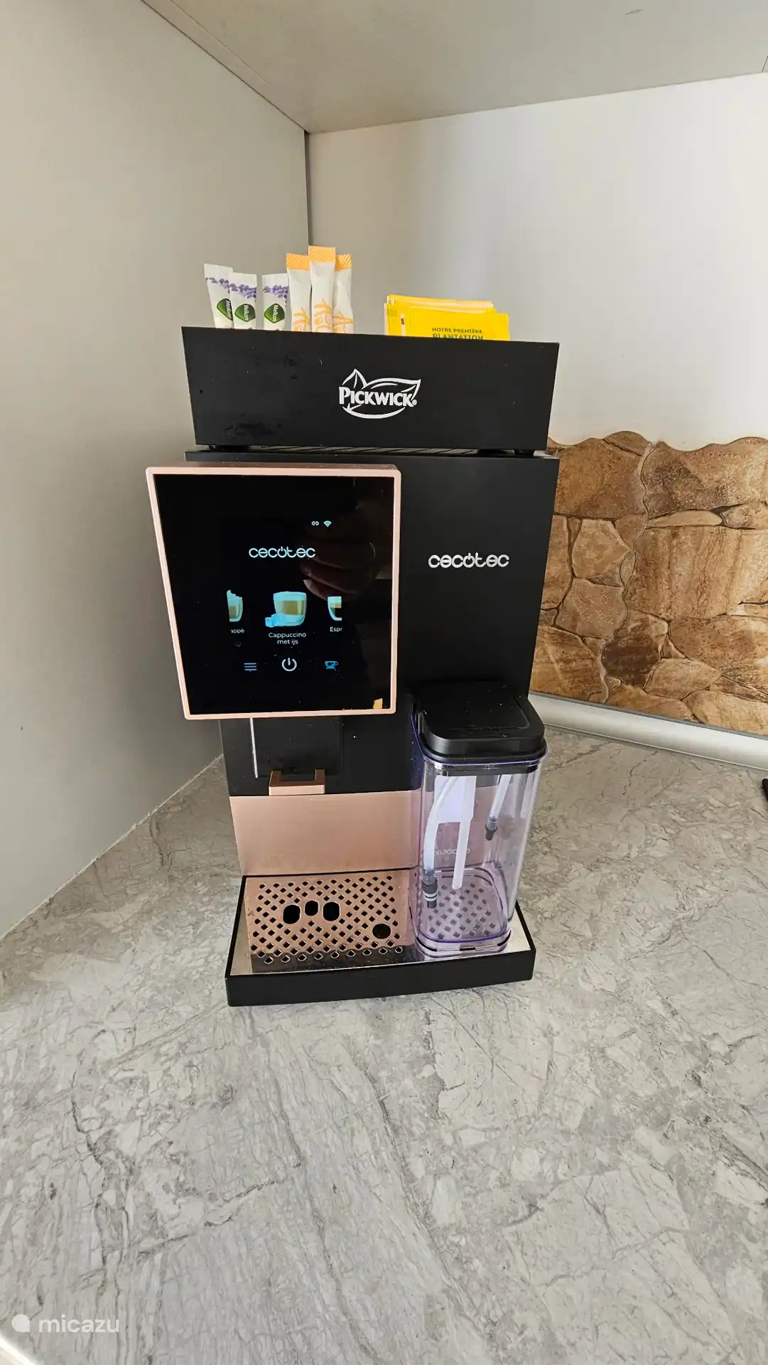 Esspresso, cappuccino and Café Americano.