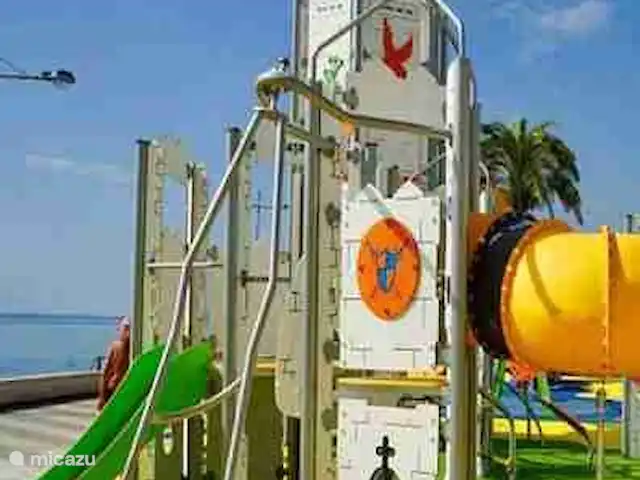 Maison de plage 'Tiempo Lento' | Espagne, Costa del Sol, Torrox-Costa - villa A 100 mètres de la maison il y a une aire de jeux pour les plus petits