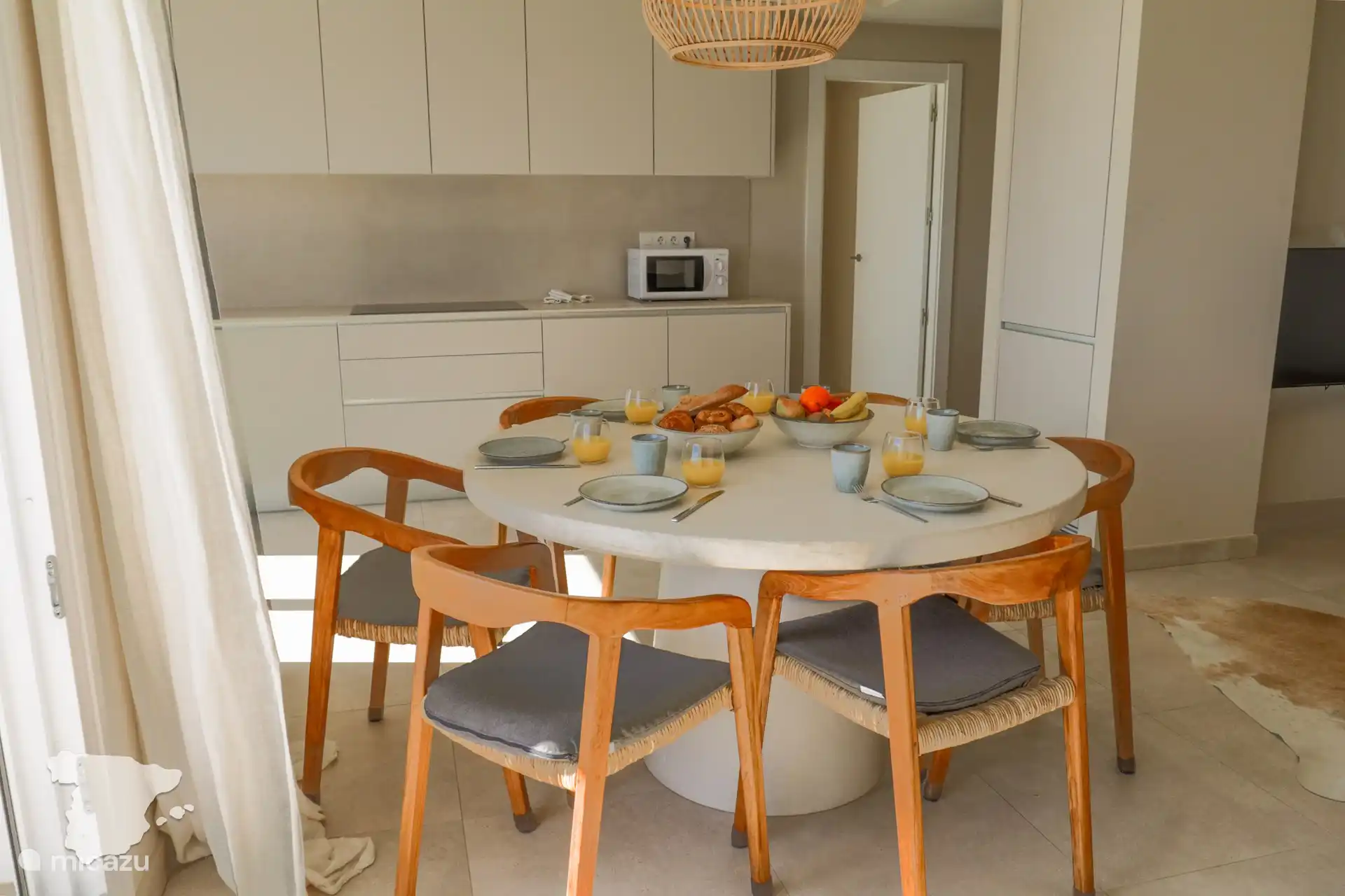 Essbereich mit offener Küche