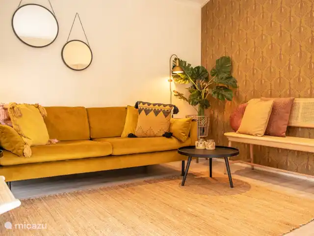 Stayatsas Tiny House Julia Veluwe!! huren in Nederland, Gelderland, Epe - tiny house Gezellige woonkamer met voldoende zitplekken