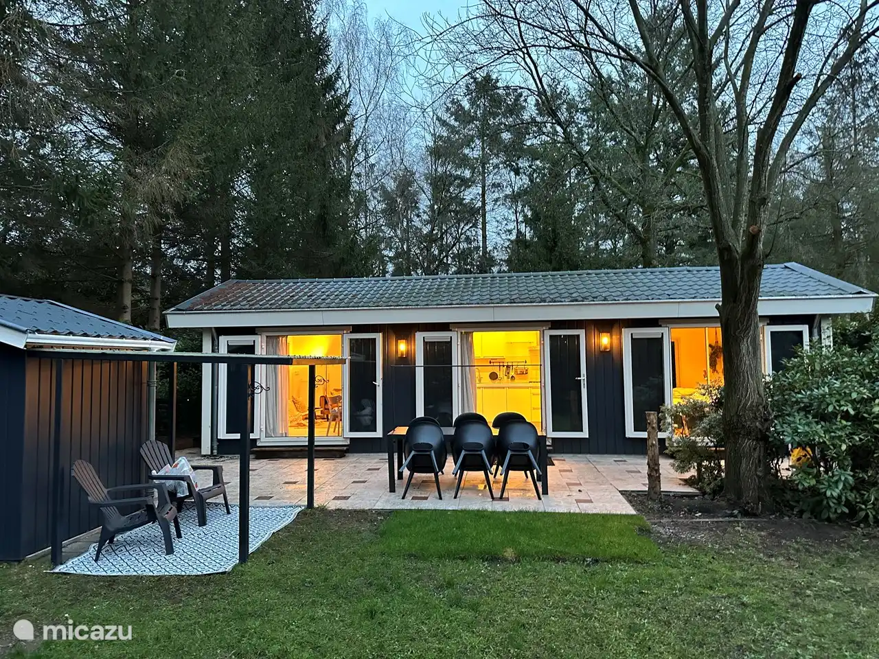 Vorderansicht der Hütte