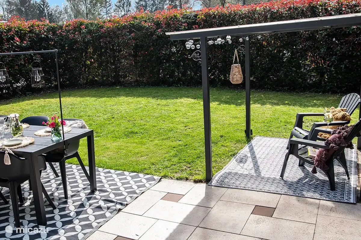 Großer umzäunter Garten mit viel Privatsphäre