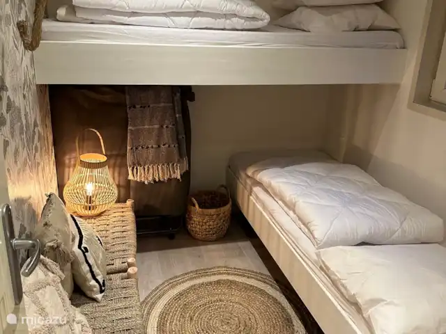 Stayatsas Tiny House Julia Veluwe!! huren in Nederland, Gelderland, Epe - tiny house Deze kleinere slaapkamer heeft twee eenpersoonsbedden