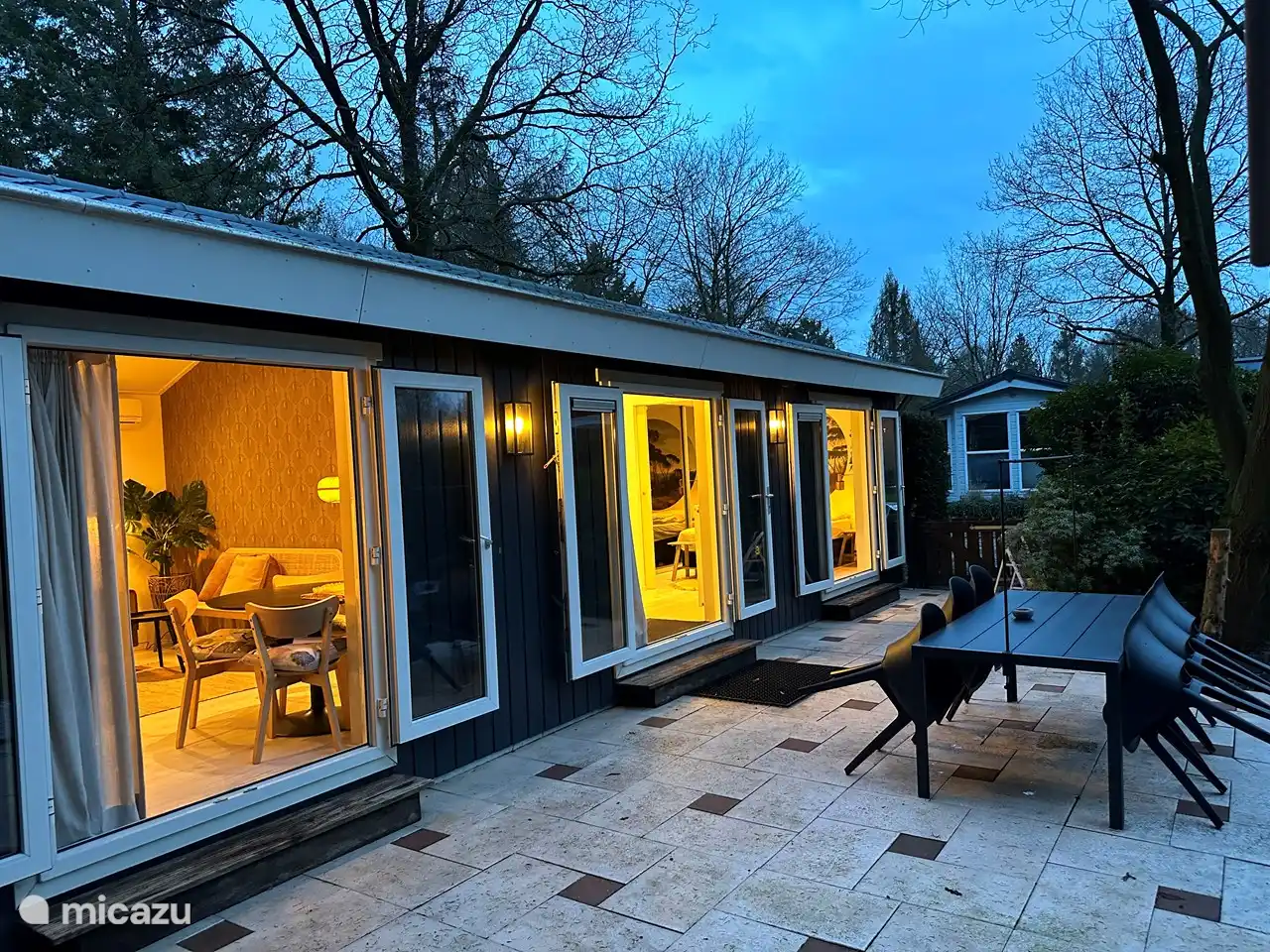 Seitenansicht der Hütte