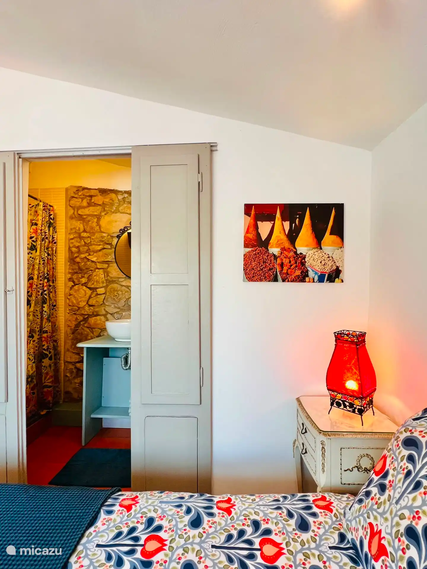 Badkamer met toilet en inloopdouche