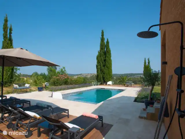 Tréville | France, Hérault, Saint-Chinian - villa Douche extérieure avec eau chaude et froide