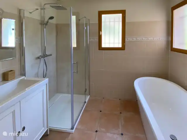 Tréville | France, Hérault, Saint-Chinian - villa Salle de bain chambre parentale