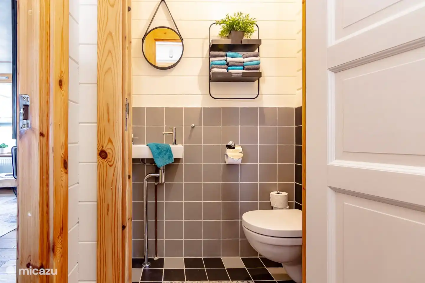 Les toilettes au rez-de-chaussée