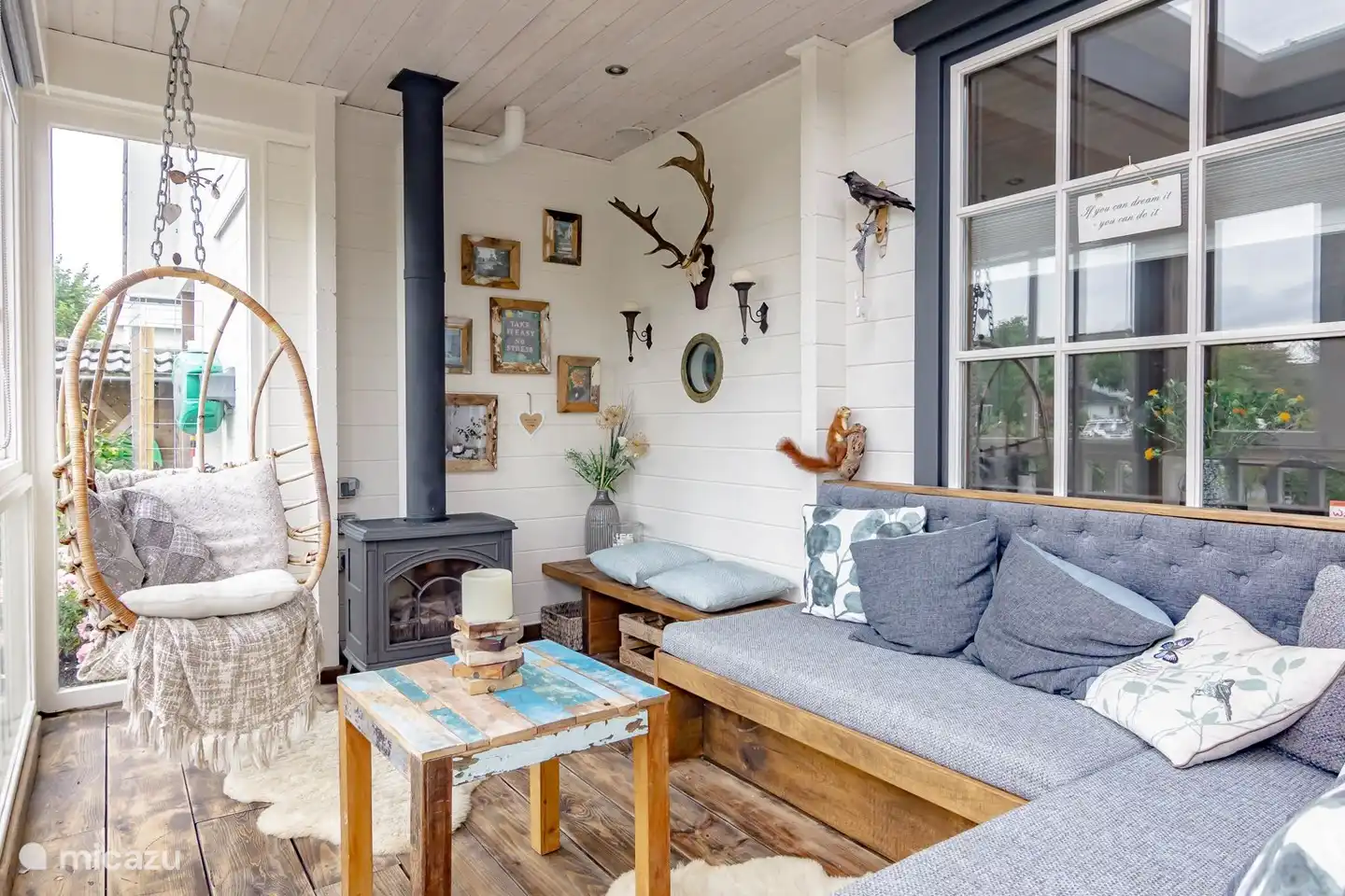 Le coin salon sur la véranda.