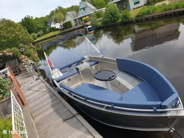 Maison du lac Hollande | Pays-Bas, Groningue, Kropswolde - maison de vacances Ce sloop peut être réservé pendant votre séjour. Dans la maison, il y a 4 gilets de sauvetage pour adultes, 2 gilets de sauvetage pour enfants et 1 gilet de sauvetage pour le chien.