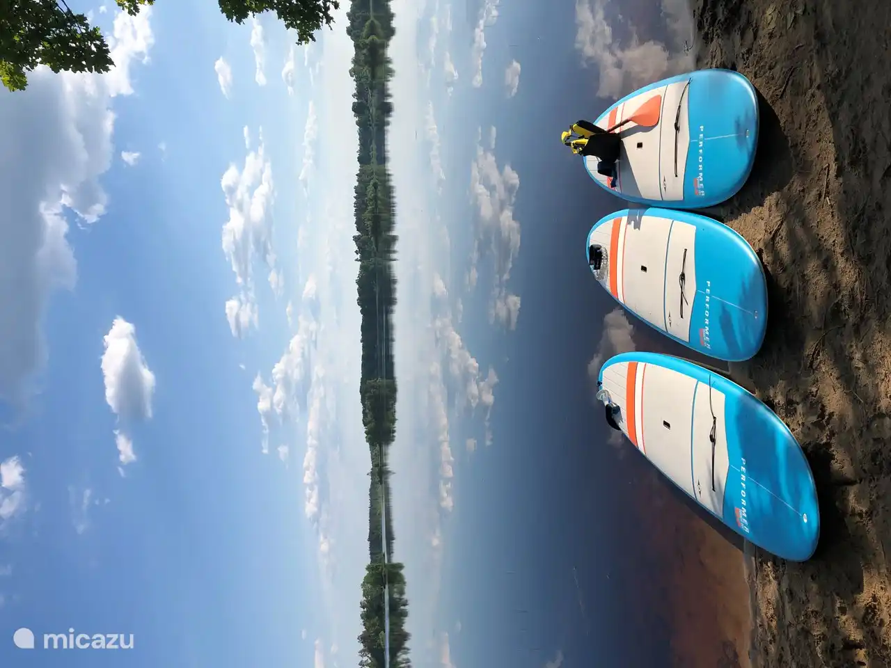 Maravillosas opciones de deportes acuáticos! En Agundaborg camp &amp; paddle puedes alquilar canoas, kayaks o tablas de SUP durante tus vacaciones.