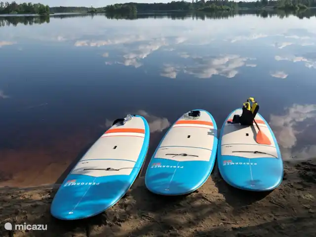 Location de Vacances Suède, Småland, Ljungby, villa - Maison de village proche lac Merveilleuses options de sports nautiques! Au camp & paddle d'Agundaborg, vous pouvez louer des canoës, des kayaks ou des planches de SUP pendant vos vacances.
