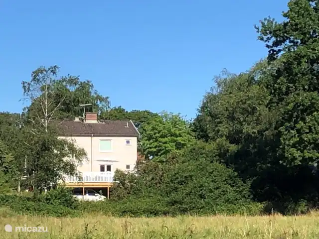 Location de Vacances Suède, Småland, Ljungby, villa - Maison de village proche lac Une photo prise du parc
