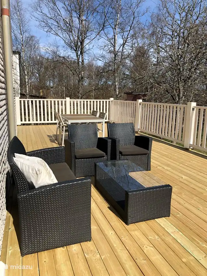 Su amplia terraza con vistas al parque