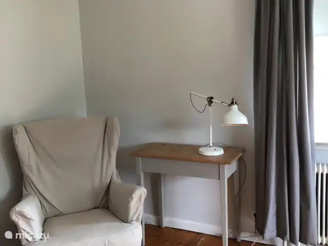 Location de Vacances Suède, Småland, Ljungby, villa - Maison de village proche lac Un siège dans la chambre spacieuse