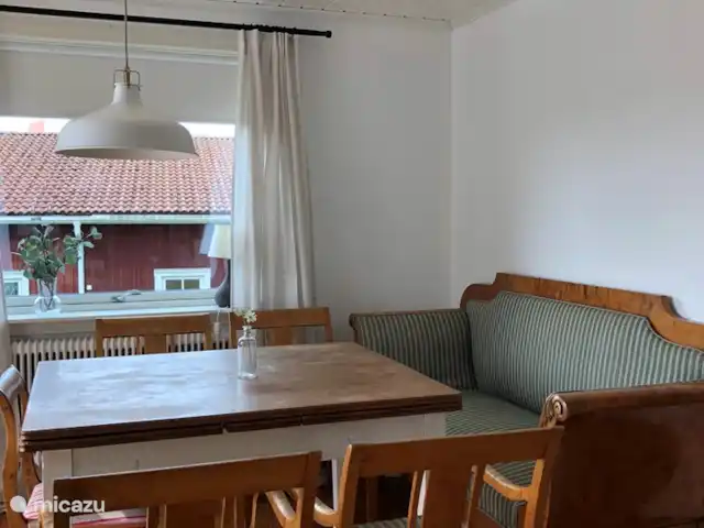 Location de Vacances Suède, Småland, Ljungby, villa - Maison de village proche lac La cuisine spacieuse adjacente à la grande terrasse