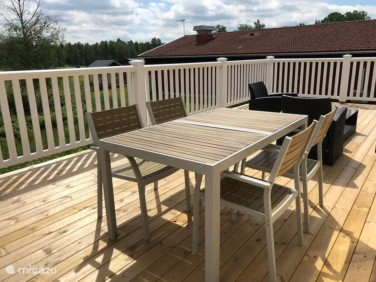 Relájese en la gran terraza