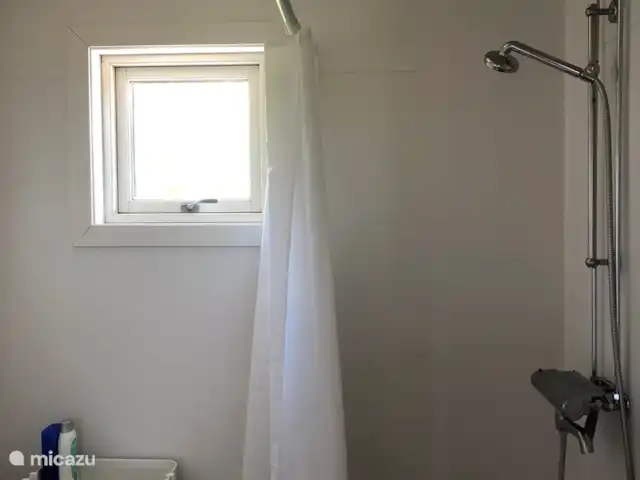Location de Vacances Suède, Småland, Ljungby, villa - Maison de village proche lac La salle de bain au premier étage