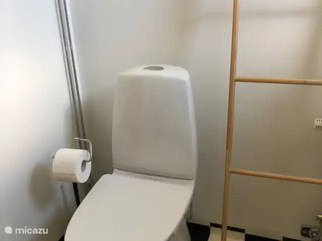 Location de Vacances Suède, Småland, Ljungby, villa - Maison de village proche lac La salle de bain au premier étage