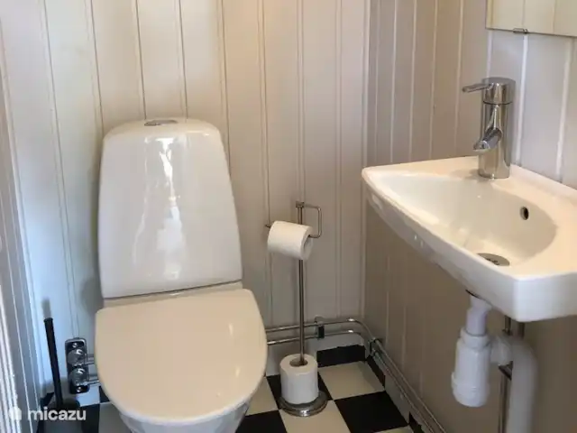 Location de Vacances Suède, Småland, Ljungby, villa - Maison de village proche lac les toilettes au rez-de-chaussée