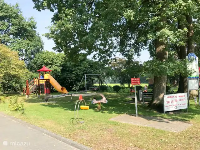 Vue sur prairie | Pays-Bas, Overijssel, Ootmarsum - bungalow aire de jeux au parc de vacances